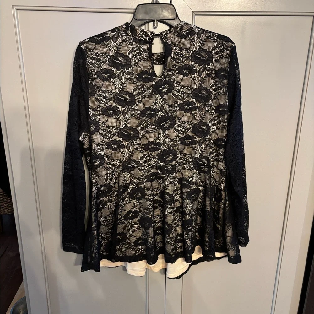 Torrid peplum lace blouse sz 0 - Picture 5 of 5